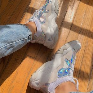 Outfitters Exclusive Skechers D’Lites 3